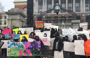 La Colaborativa rallys in front of statehouse